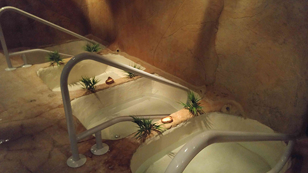 exfoliating-tub Living Water Resort & Spa